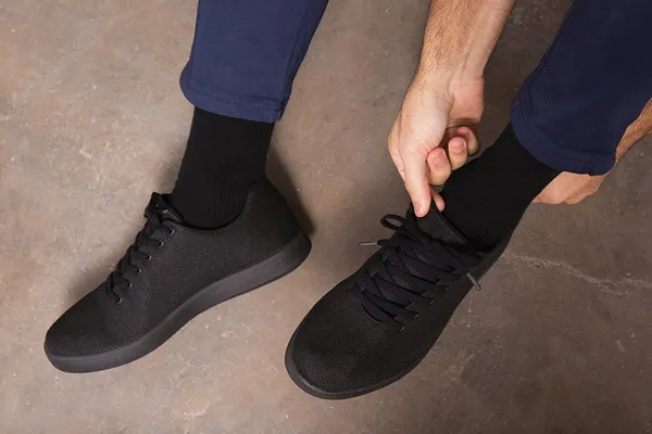Atoms-shoes-try-on