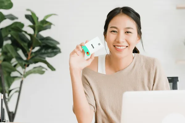 tomocredit-ads