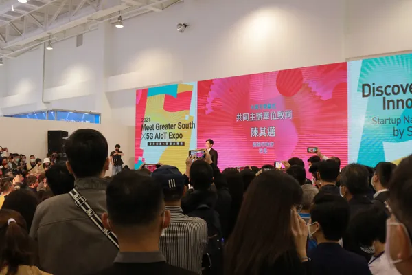 【圖二】高雄市長陳其邁也到場支持大南方的新創盛會，期盼大南方新創生態圈欣欣向榮