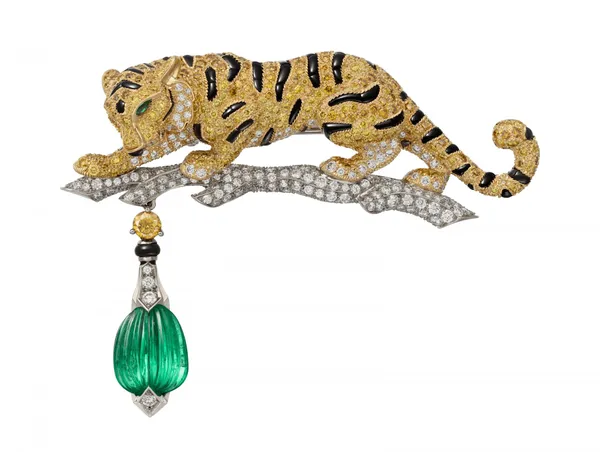 06.BEAUTÉS DU MONDE系列TIGRE PERCHE祖母綠老虎胸針.jpg