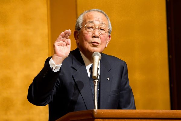  稻盛和夫的用人智慧：團隊裡這 6 成「可燃人」最沉默，卻是提升士氣的關鍵
