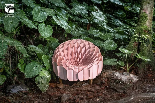 2022金點設計獎標章獲獎作品：「Bloom 椅子」（柏成設計／台灣）.jpg
