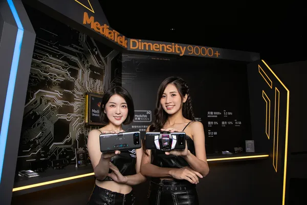 ROG Phone 6D裝上「空氣動力風扇6」後，散熱直達顛峰。.jpg
