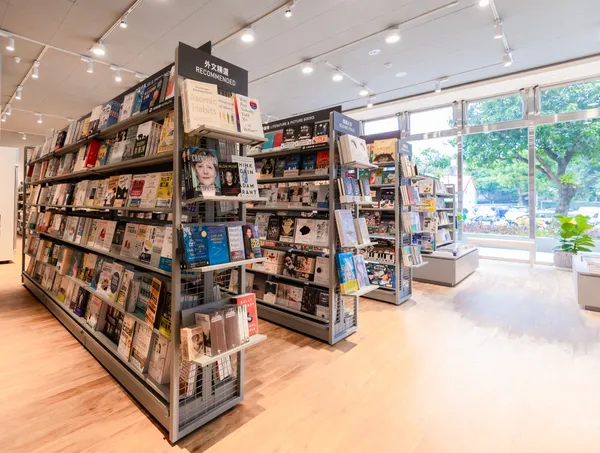 誠品社區創新店享有比大店更快速的新書週轉率.jpg