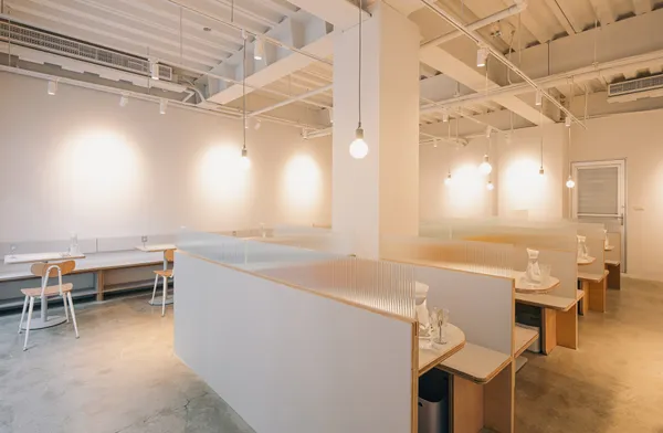 「BRUN不然信義店」室內座位區（1).jpg