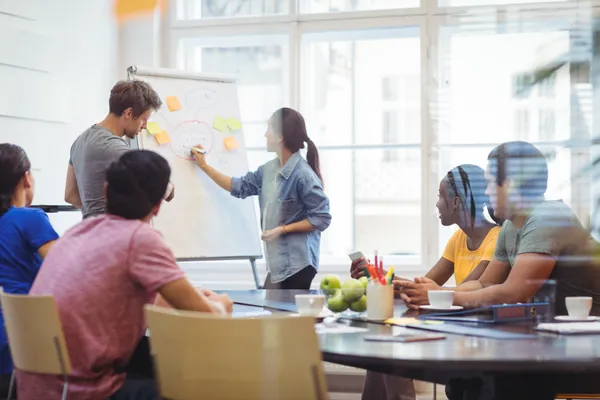 business-executives-discussing