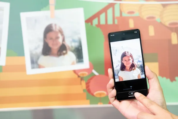 修復模糊是 google Pixel 7 系列專屬功能，使用者可透過 Google 相簿搭配修復模糊