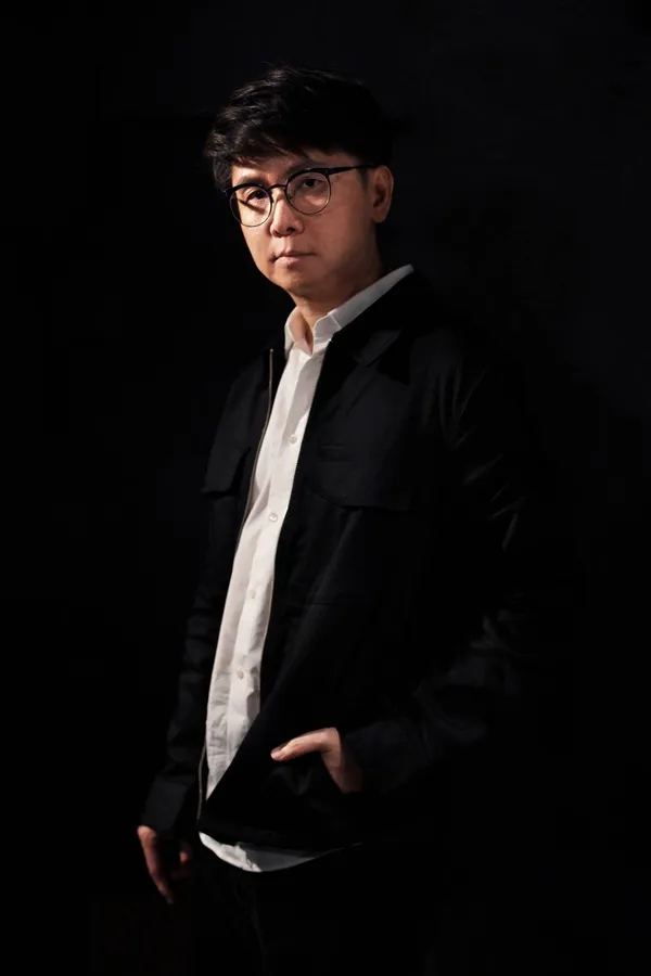 以驚悚恐怖片《薩滿》嚇壞全球的泰國導演班莊·比辛達拿剛.jpg