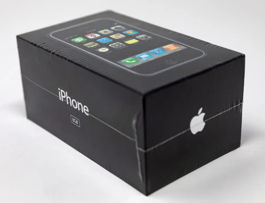 賈伯斯親手打造！「原汁原味」的初代iPhone拍出126萬元