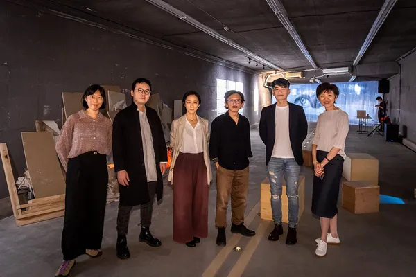 《平行劇場》主要分為文件展、展演、論壇三大區塊。左起策展人周伶芝、展演藝術家許栢昂、鄭尹真、高俊耀，