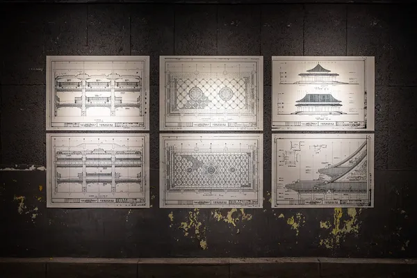 第四展間主題「景觀、域外的戰爭」中的「廳院藍圖」，以廳院建置藍圖再製，隱喻一個文化機構始終是未完成的