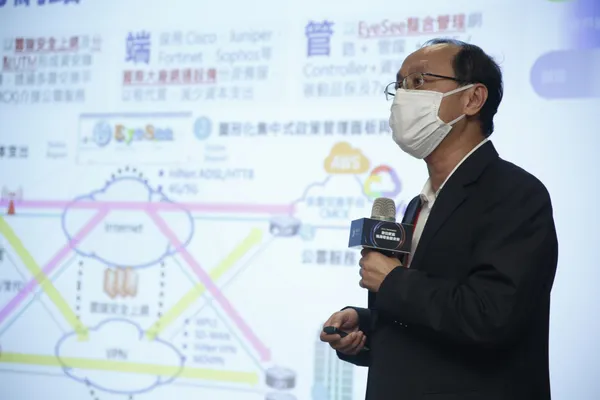 中華電信企業客戶分公司副總經理陳明崇表示：中華電信提供全方位解決方案，滿足企業不同