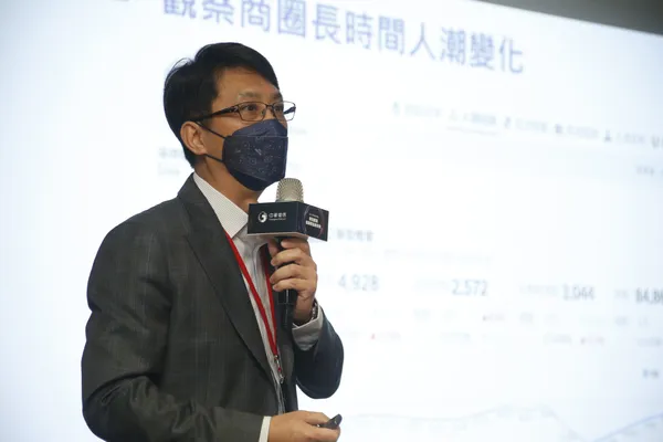 中華電信數據發展處協理闕仁斌表示，中華電信AI人才與大數據技術可以協助零售業者克服資料不足的瓶頸