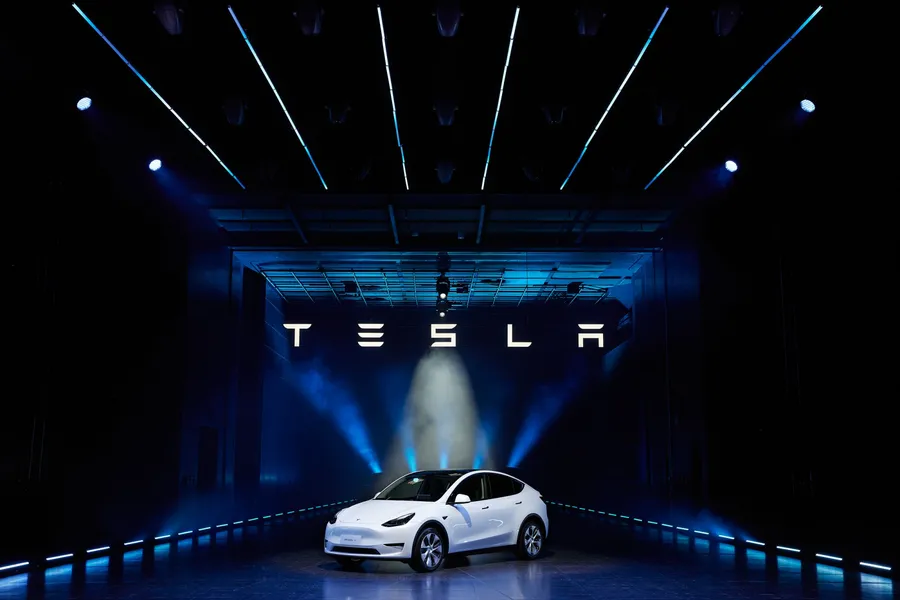 特斯拉Model Y「閃電銀」來了，還有白色內裝！台灣有哪些車型可選？