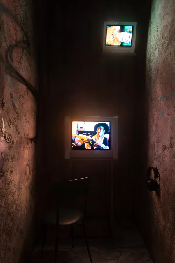 「居家娛樂―楊登棋（登曼波）個展」展場一景，2022。圖像由藝術家及臺北市立美術館提供。View o