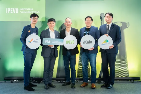 IPEVO董事長洪裕鈞與多位產業夥伴一同宣示混合溝通模式的全新紀元到來。