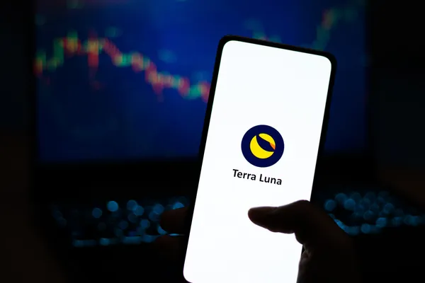 穩定幣TerraUSD及關聯貨幣Luna傾刻崩盤，損失遭過90%價值，也導致創辦人Do kwon被國