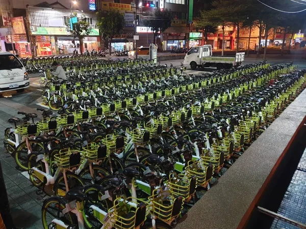 MOOVO彰化火車站前夜間備車.JPG