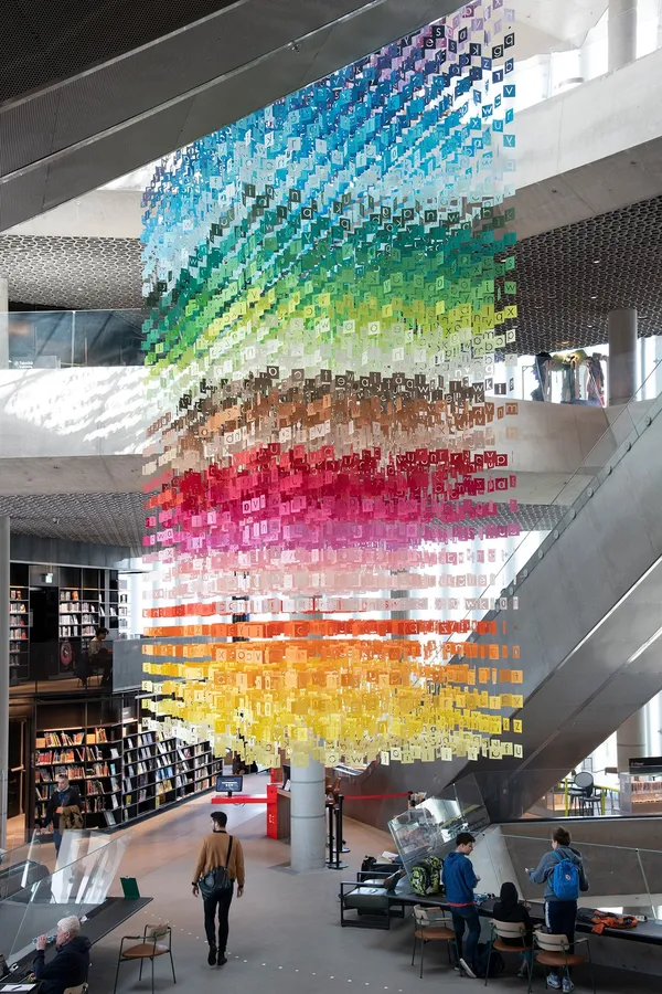 Emmanuelle Moureaux〈100 colors no.37〉