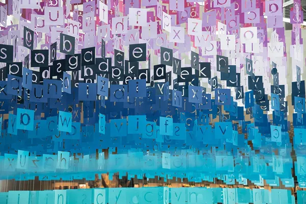 Emmanuelle Moureaux〈100 colors no.37〉