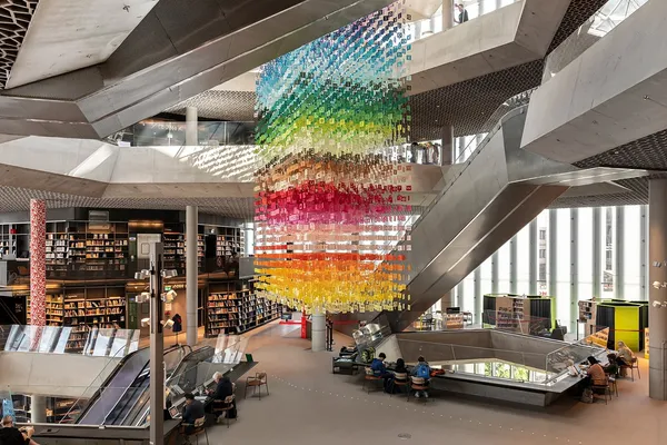 Emmanuelle Moureaux〈100 colors no.37〉