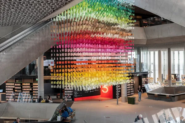 Emmanuelle Moureaux〈100 colors no.37〉