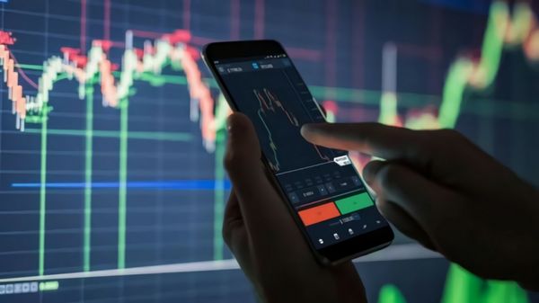  00934 換股 20 檔、009802 狂換 23 檔！5 檔台股 ETF 最新成分股調整名單一次看