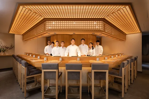 天本昇吾繼「鮨天本」開業，以全新之姿於12月18日誠心獻上新品牌「登龍門」＿團隊＿登龍門團隊1.jp