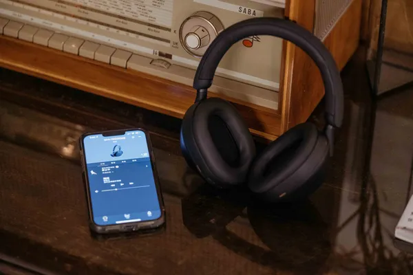 Sony WH-1000XM5-方序中-06