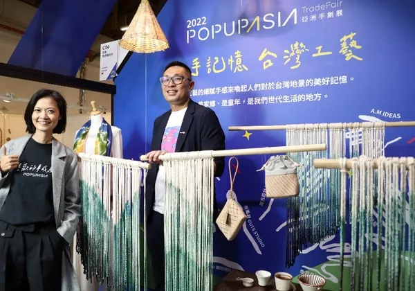 陳靜亭與先生顏瑋志