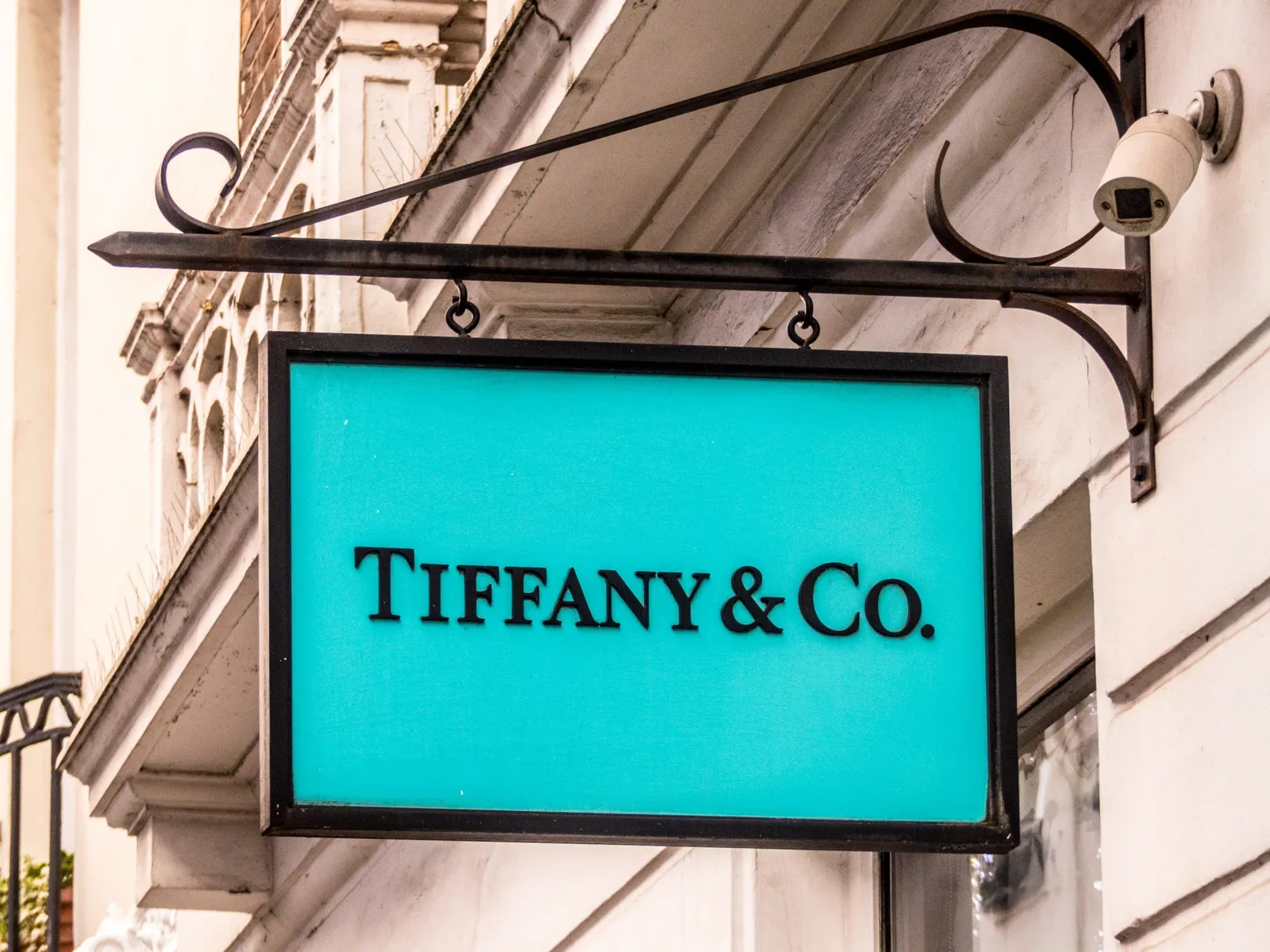 將 NFT 打造成高級吊墜！Tiffany 如何翻玩 IP 使用權、打開虛實銷售新可能？
