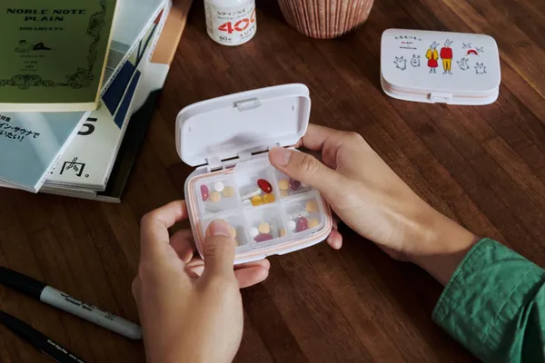 AFCxWHOSMiNG 2023卯兔年元氣藥盒 六格裝、每格皆有獨立上蓋.JPG