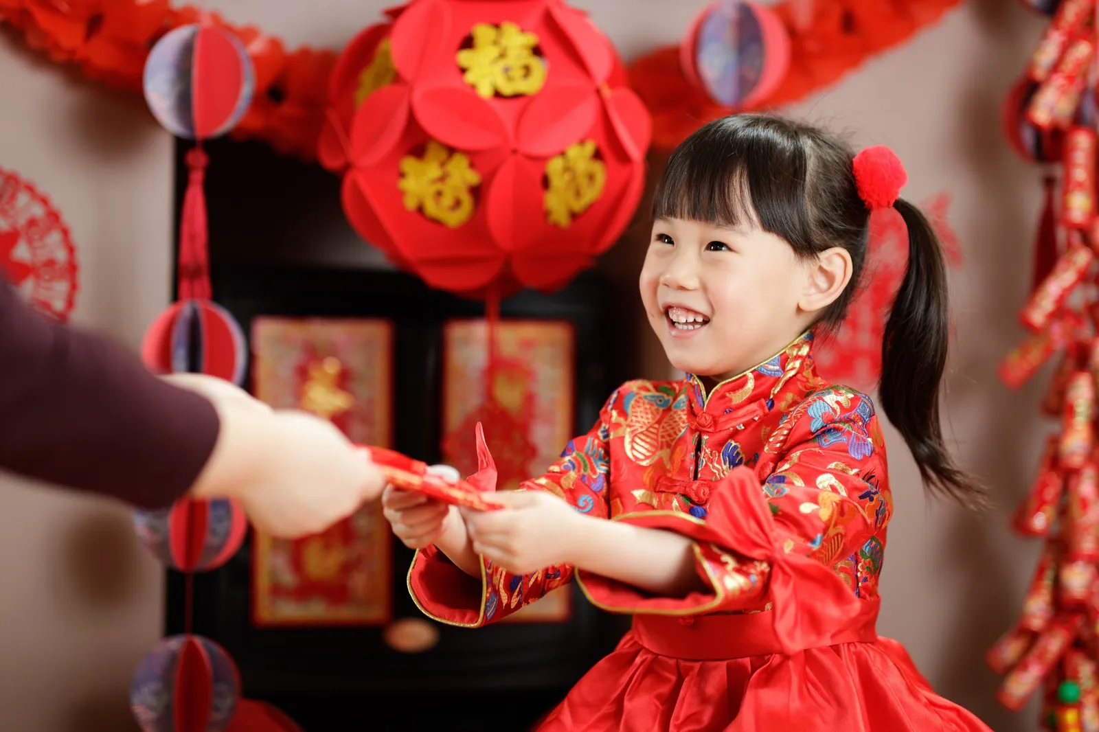 過年拜年不怕詞窮！2026 馬年吉祥話有哪些？搞笑諧音、中英文、職場…祝福語一次看