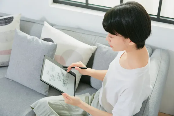 【新聞照片4】電子書閱讀器不斷新加入的概念與功能，如支援手寫筆記、藍牙功能聆聽有聲書等，滿足各類讀者