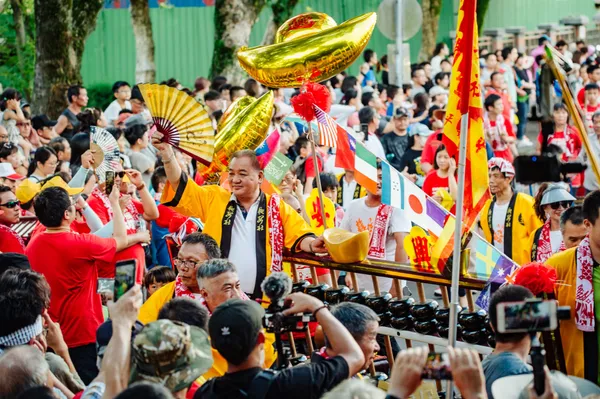 4-與神同巡，社頭成員大力展現與民眾互動相互交織在其中.jpg