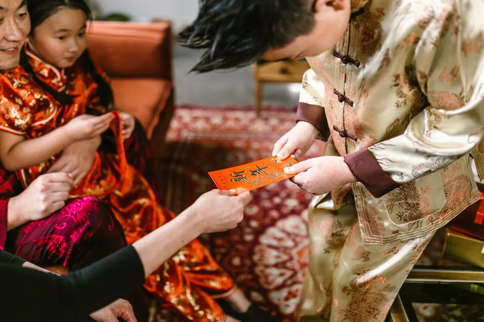 2026 過年必看｜紅包行情、禁忌、超好用親戚稱呼 APP 工具，讓你過好年不失禮！