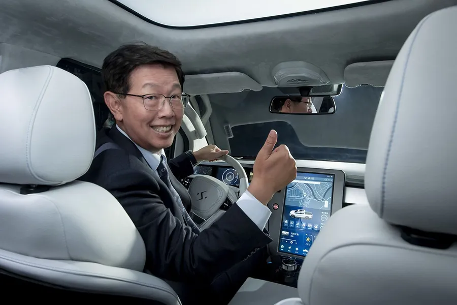 Apple Car還沒譜，鴻海從晶片到模型都先準備了！一張圖，看劉揚偉的「不得已」