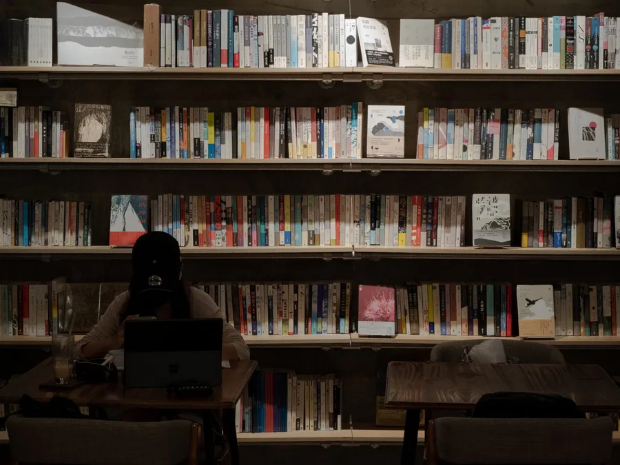 【觀點】一覺醒來，青鳥書店被炎上！失控的鄉民公審，誰在乎事實？