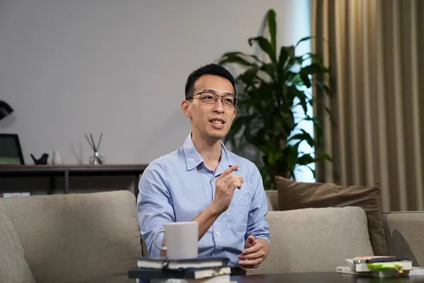 瓦基本人