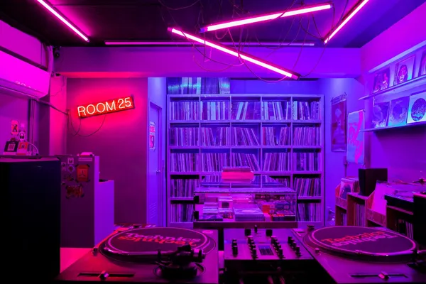 THT黑膠唱片選店 二店Room 25