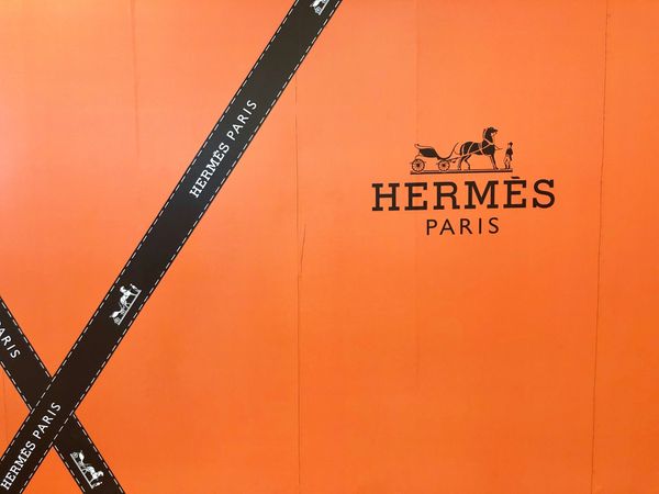  靠「女婿分工」拓展國際市場！愛馬仕接班 6 代，如何從馬具小店躍升精品之王？