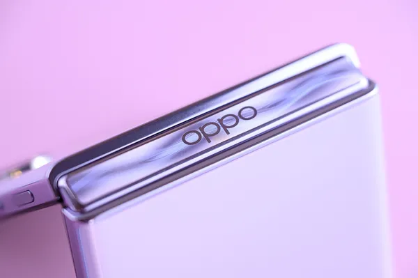 OPPO FIND N2 FLIP 摺疊機
