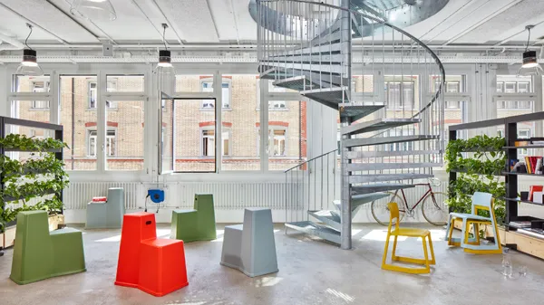 理想的辦公空間長這樣！瑞士家具品牌 Vitra 分析「工作與生活並重」新趨勢，7 樣設計傢俱亮相