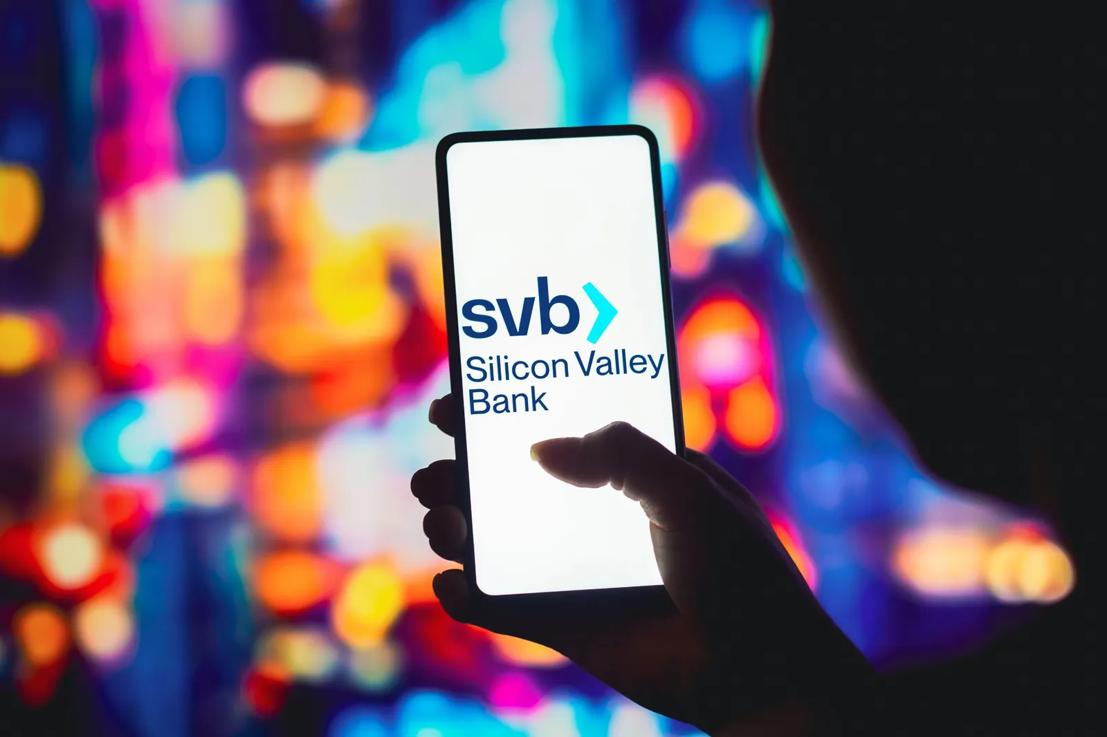 SVB 倒閉、瑞信爆雷！政府出手止血，真的能擋住下一個「雷曼時刻」嗎？