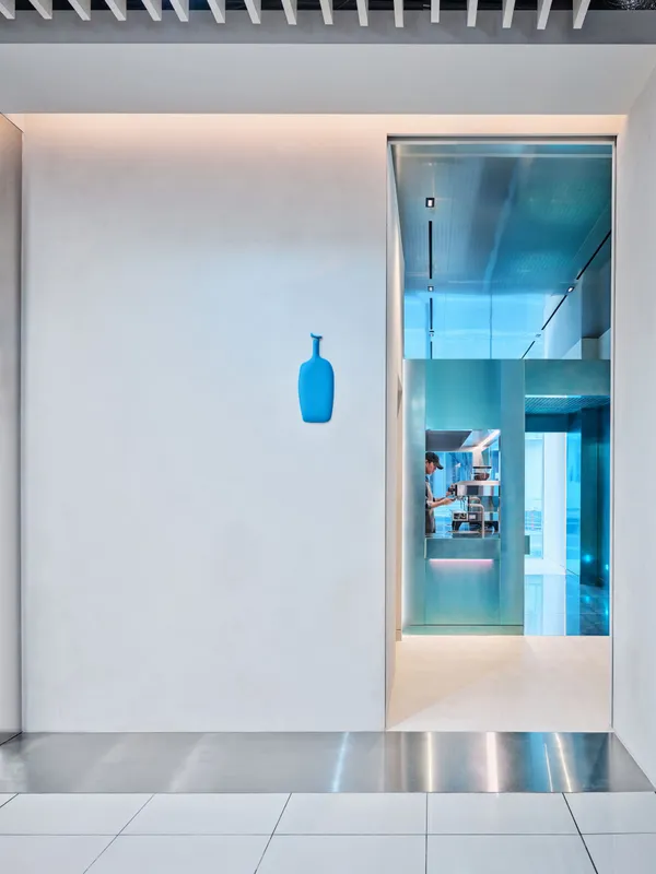 BLUE BOTTLE COFEEE 藍瓶咖啡 首爾明洞店