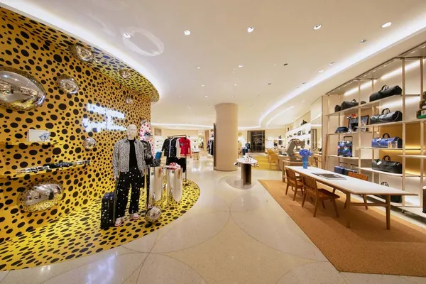 LV_路易威登台北101旗艦店_4F男裝區 (1).jpg