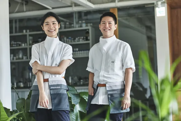 綠藤門市新制服，由東奧台灣隊制服設計師 JUST IN XX 周裕穎設計