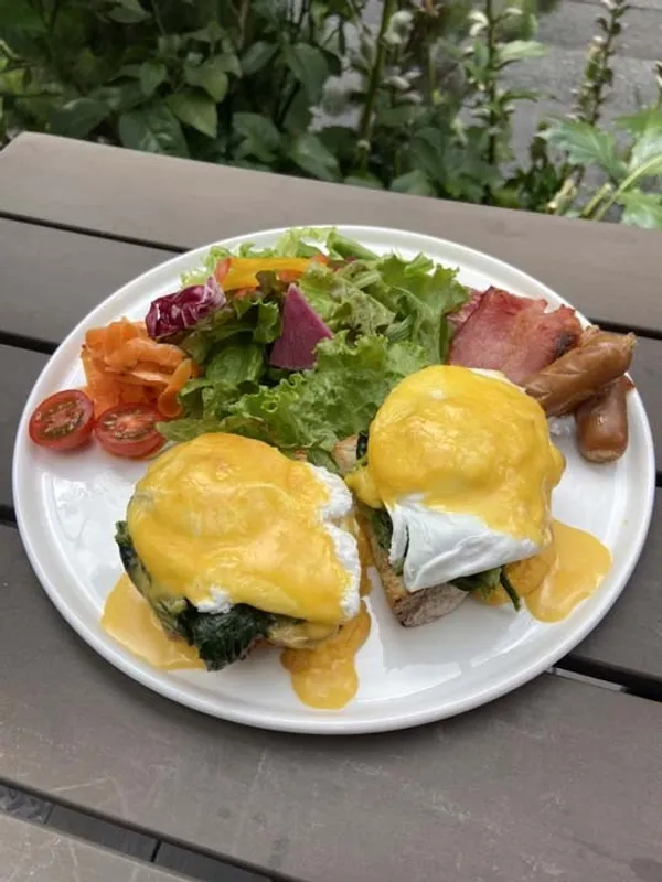 solosauna_Eggs Benedict.jpg