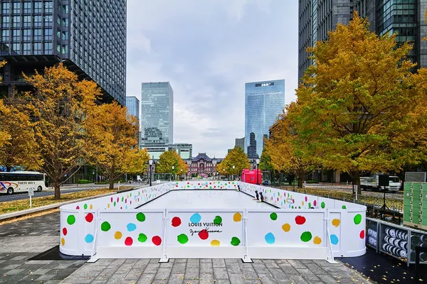 LV_YAYOI_KUSAMA_AR_INSTALLATIONS_LV.COM_ICE_SKATIN