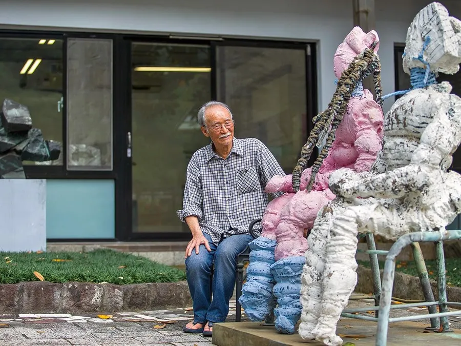 朱銘傳家中離世，享壽85歲！從貧困13口之家到「國寶雕刻家」，一生最大靈感是母親